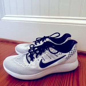 EUC • Nike Lunarglide 8• White/Black • Women’s Size 8.5